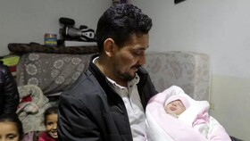 فرزندخوانده شدن نوزاد سوری که در زیر آوار متولد شد