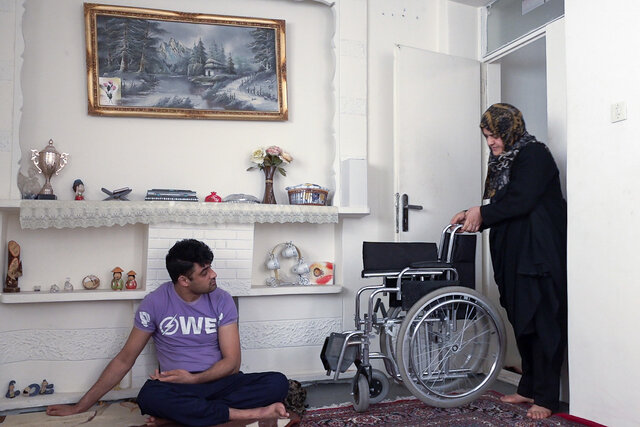 نمیخواهم زنده بمانم/ کارگردانی که نمیخواهد تحت پوشش بهزیستی باشد