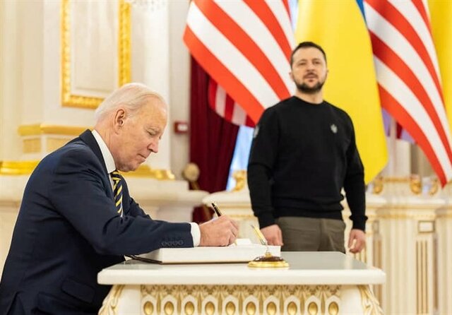 حاشیهای که به متن تبدیل شد/ماجرای عکس زلنسکی و باید چه بود؟