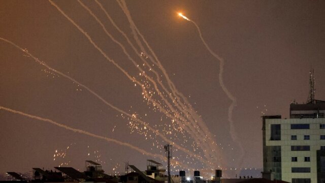 عکس آرشیوی است پاسخ موشکی گروههای مقاومت در غزه به جنایت صهیونیستها در نابلس