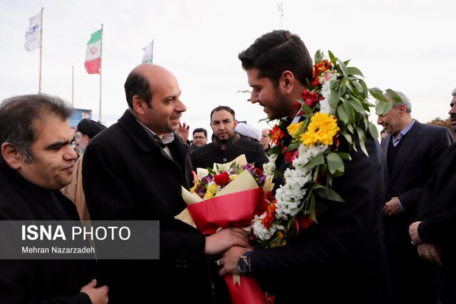 سینا طباخی نفر اول مسابقات بین المللی قرآن با استقبال مسئولان وارد تبریز شد