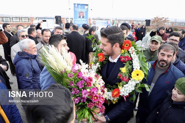 سینا طباخی نفر اول مسابقات بین المللی قرآن با استقبال مسئولان وارد تبریز شد