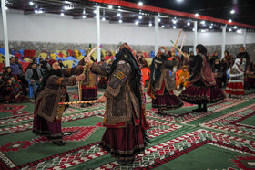 عروسی کرمانجی زنان کرمانج در حال انجامِ رقصِ چوب