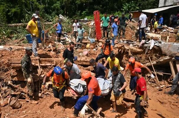 خرابیهای وسیع سیل در شهرهای ساحلی برزیل/ افزایش تلفات رانش زمین به ۵۴ تن