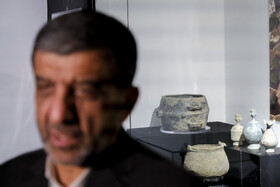 عزت الله ضرغامی وزیر میراث فرهنگی در نمایشگاه گزیده‌ای از یافته‌های باستان شناسی ایران سال ۱۴۰۰ 