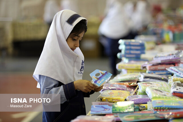 عکس تزئینی است رونمایی از ۱۴ هزار کتاب به نیابت ۸۰۰۰ شهید استان به همدان