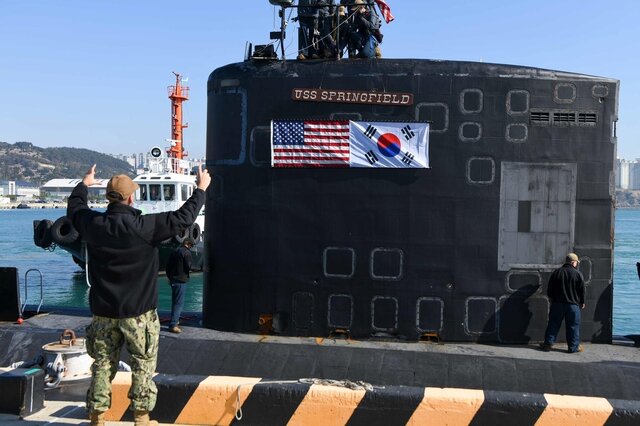 ورود زیردریایی هسته‌ای آمریکا به بوسان کره‌جنوبی
