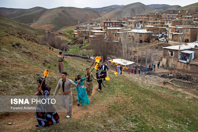 نوروز کردستان؛ تَرَک قندیل هایی که دست نیاز به سوی مادر هستی دراز کرده اند