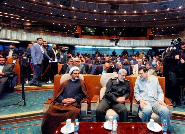 باید از ظرفیت شبکههای اجتماعی برای ترویج فرهنگ ایثار و شهادت بهره ببریم