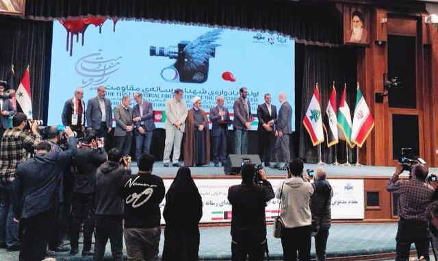 باید از ظرفیت شبکههای اجتماعی برای ترویج فرهنگ ایثار و شهادت بهره ببریم