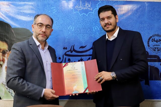 تجلیل از سینا طباخی در جهاددانشگاهی آذربایجان شرقی