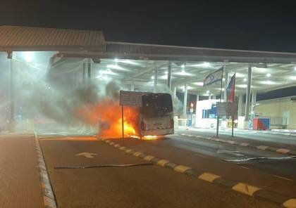 زخمی شدن چند صهیونیست و آتش گرفتن اتوبوس شهرک نشینان در کرانه باختری 