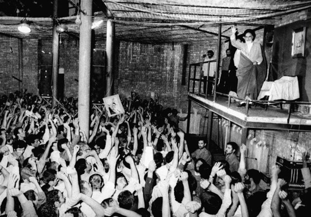 جامه سیاه بر تن رنگینکمان اقوام/ گلستان غرق ماتم در فراق حضرت روح الله