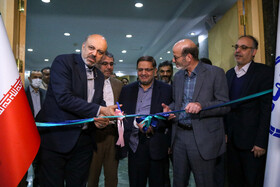 حسن مسلمی نائینی رئیس جهاد دانشگاهی، محمد مهدی مفتح عضو هیئت رئیسه کمیسیون برنامه و بودجه و محاسبات، صدیف بدری عضو هیئت رئیسه کمیسیون عمران و علیرضا منادی سفیدان رئیس کمیسیون آموزش و تحقیقات در مراسم افتتاح نمایشگاه گزیدهای از دستاوردهای جهاد دانشگاهی در مجلس شورای اسلامی