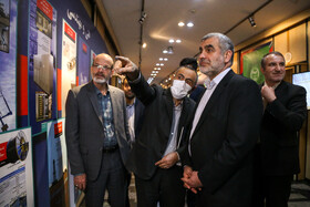علی نیکزاد، نایب رییس مجلس شورای اسلامی و حسن مسلمی نائینی رئیس جهاد دانشگاهی در نمایشگاه گزیدهای از دستاوردهای جهاد دانشگاهی در خانه ملت