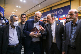 حسن مسلمی نائینی رئیس جهاد دانشگاهی و علیرضا منادی سفیدان رئیس کمیسیون آموزش و تحقیقات در مراسم افتتاح نمایشگاه گزیدهای از دستاوردهای جهاد دانشگاهی در مجلس شورای اسلامی