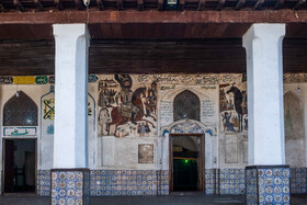 نقاشی دیواری‌های قدیمی در مسجد «چهار پادشاه» لاهیجان