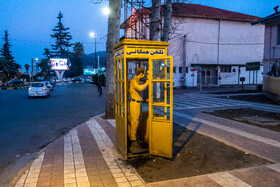 باجه تلفن قدیمی در یکی از خیابان‌های لاهیجان