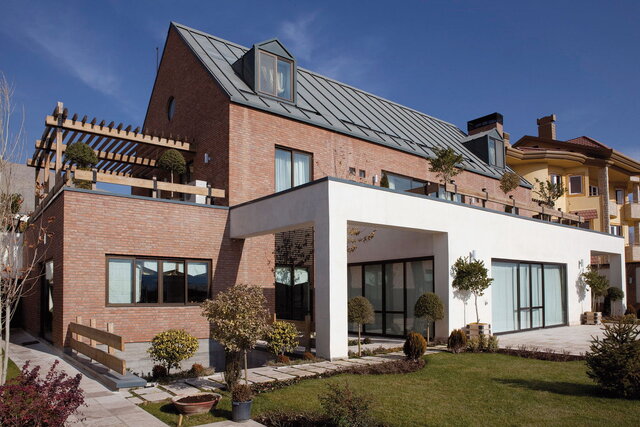 از طراحی فرودگاه امام(ره) تا ساخت خانه افراد سرشناس