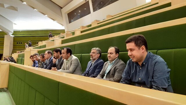 حضور جمعی از مدیران و اعضای جهاد دانشگاهی در مجلس حضور جمعی از مدیران و اعضای جهاد دانشگاهی در مجلس