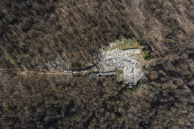 دپوی زباله شیرگاه در منطقه مچه بن حجمی در حدود 4000متر از جنگلهای هیرکانی منطقه پلنگ دره را اشغال کرده است