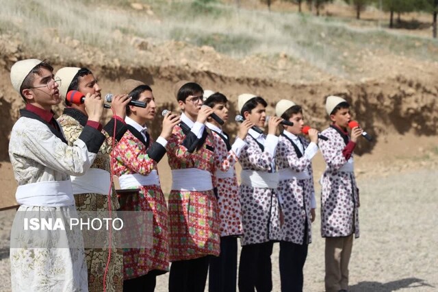 کاشت نهال در بام لرستان