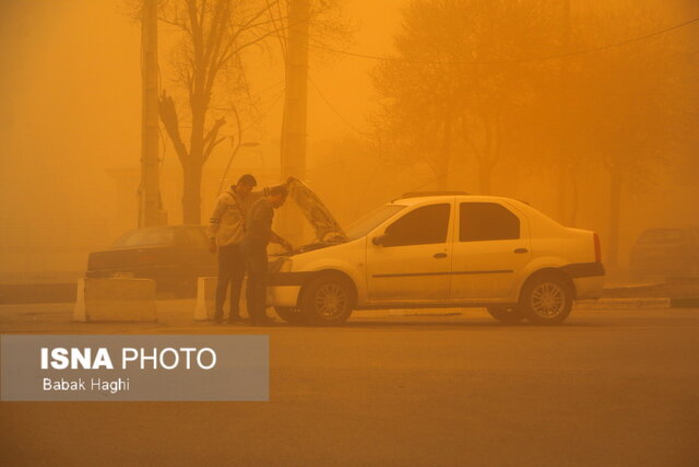 عکس آرشیوی است. گرد و غبار همه مدارس فهرج را تعطیل کرد