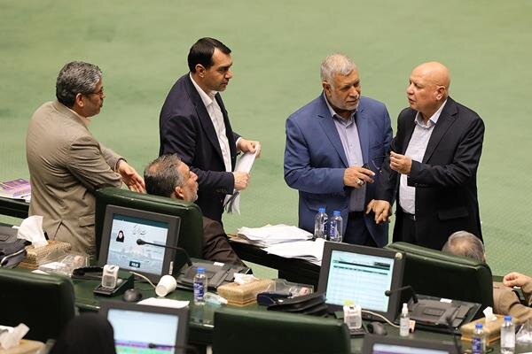 عکس: آرشیو کشمکش دولت و مجلس درباره بودجه مجلس در سال ۱۴۰۲