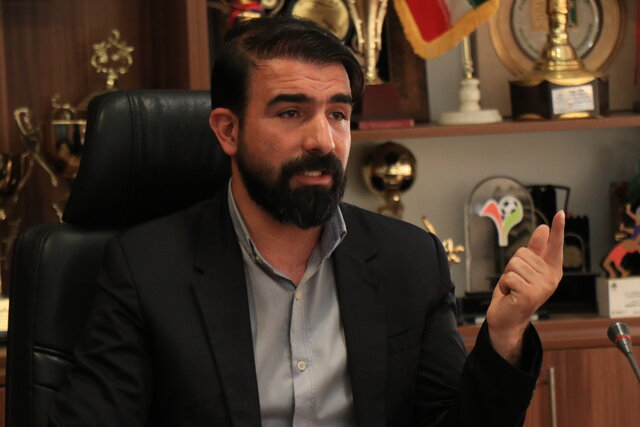 "احمد جمشیدیان" سرمربی شهرداری همدان باقی میماند