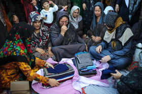 عروسی ترکمنی بزرگان خانواده عروس در جمع هدایایی که خانواده داماد برای عروس آوردهاند «ساچاق» را که ۲ نوع است و از طلا، پارچه و شیرینیهای سنتی «بیشمه» و «قاتلمه» تشکیل میشود را باز میکنند.