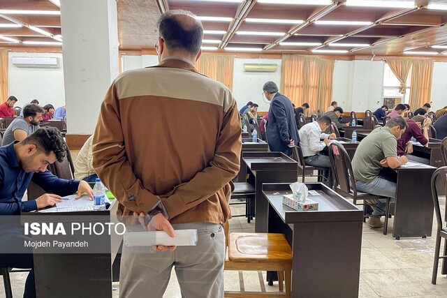 عکس آرشیوی است. دهمین آزمون استخدامی دستگاههایی اجرایی در فارس برگزار میشود
