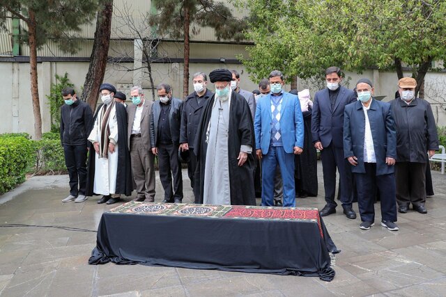 اقامه نماز رهبری بر پیکر مرحوم غفوری فرد اقامه نماز رهبری بر پیکر مرحوم غفوری فرد