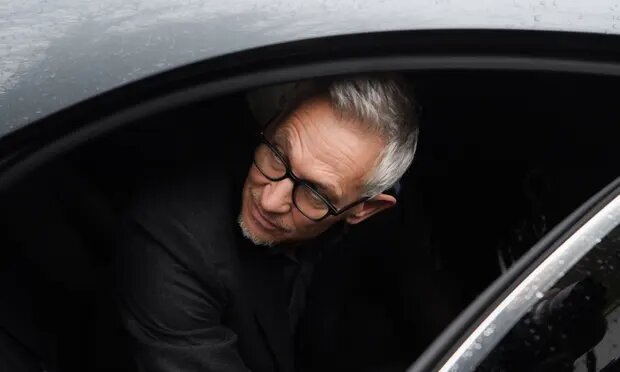 پسلرزههای تعلیق مجری منتقد ادامه دارد