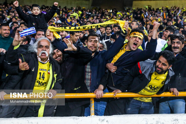 ویدیو/ نظر هواداران سپاهان و پرسپولیس درباره الکلاسیکو ایران ویدیو/ نظر هواداران سپاهان و پرسپولیس درباره الکلاسیکو ایران
