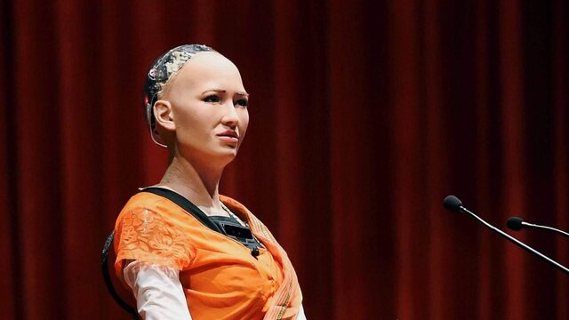 گشت و گذار ربات «سوفیا» در امارات