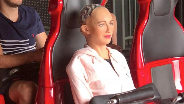 گشت و گذار ربات «سوفیا» در امارات