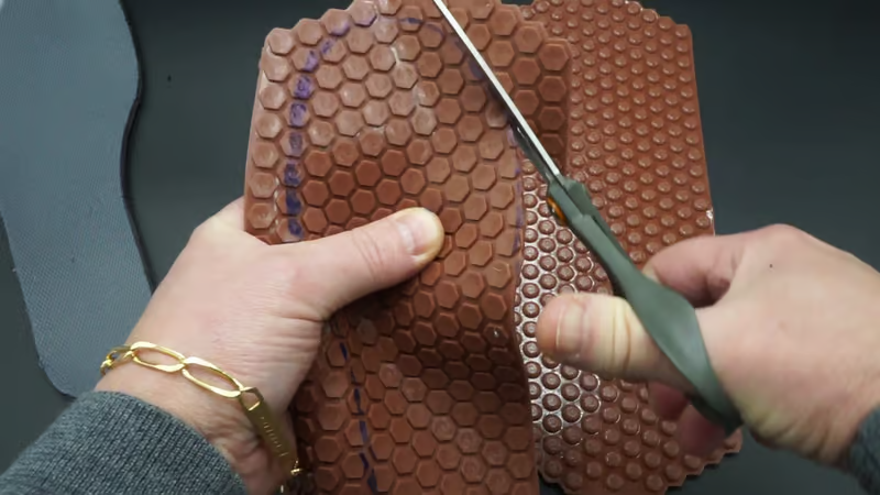 تبدیل انرژی حاصل از راه رفتن به گرمایش و سرمایش پا