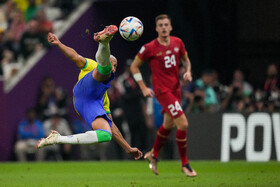 سوم آذر1401 دومین دیدار از گروه G رقابت‌های جام جهانی قطر 2022 بین دو تیم برزیل و صربستان برگزار شد و در پایان این دیدار برزیل با برتری دو برصفر پیروز شد. با این حال این تیم پرمهره و پرسابقه در قهرمانی جام جهانی، نتوانست از مرحله یک چهارم جام جهانی بالاتر برود و پس از باخت به تیم کرواسی با ضربات پنالتی، از ادامه مسابقات کنار رفت. 