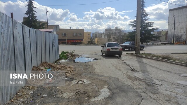 وضعیت اسفناک و عجیب آسفالت خیابانهای «پایتخت طبیعت ایران» + عکس