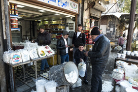 پرسه در شهر؛ پنیرفروشی در بازار خوراکی‌های حلب