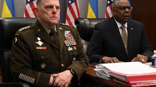 از راست: لوید آستین، مارک میلی گفتوگوی کمسابقه روسای ارتش آمریکا و روسیه پیرامون سقوط پهپاد آمریکایی