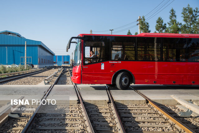 عکس تزئینی است جریمه نصب آینه های غیرمجاز در وسایل نقلیه مسافربری چقدر است؟