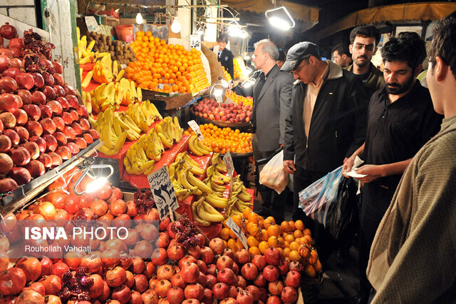 گرانی میوه سبب حذف آن از سفره برخی از مردم شده است/ لزوم حمایت بیشتر دستگاه های دولتی از اصناف گرانی میوه سبب حذف آن از سفره برخی از مردم شده است/ لزوم حمایت بیشتر دستگاه های دولتی از اصناف