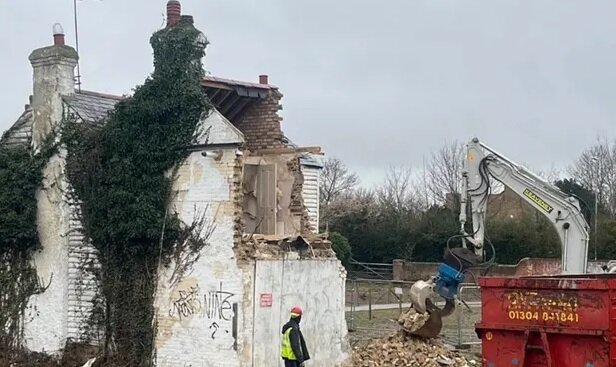 گرافیتی «بنکسی» تخریب شد