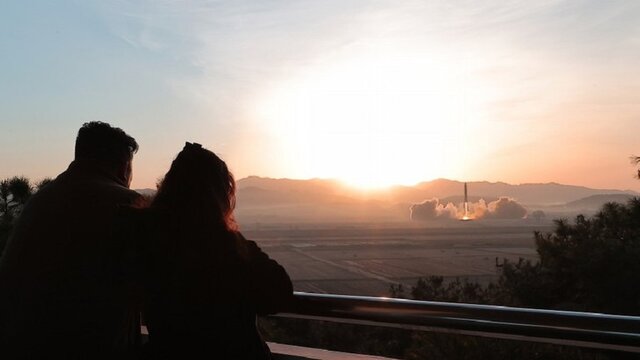 کیم جونگ اون و دخترش در حال مشاهده آزمایش موشکی کیم جونگ اون: راهی جز نشان دادن قدرت بازدارندگی خود نداریم