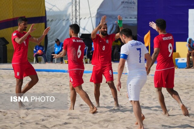 صدرنشینی فوتبال ساحلی ایران در گروه B جام ملتهای آسیا/ امارات هم گلباران شد صدرنشینی فوتبال ساحلی ایران در گروه B جام ملتهای آسیا/ امارات هم گلباران شد