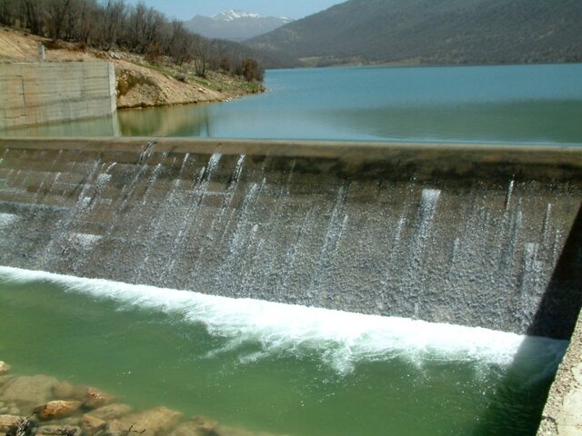 عکس خبر تزئینی است سد کوثر گچساران سرریز کرد