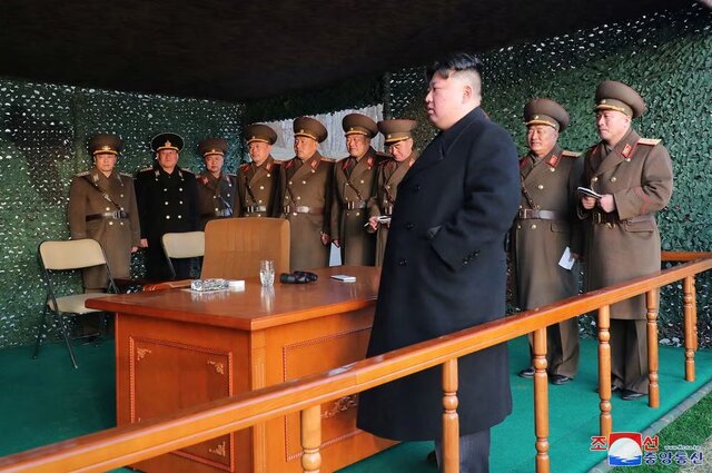 نظارت رهبر کره شمالی بر اجرای شبیه سازی یک ضد حمله هسته‌ای