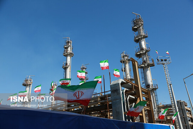 عکس تزئینی است. افتتاح ۶ پروژه نفتی در خوزستان با حضور رییسجمهور