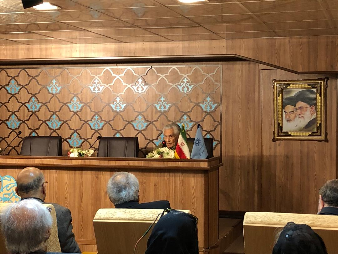 احمد سمیعی گیلانی پس از مرگ نیز مینویسد